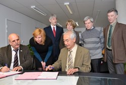 Anatoly Krasilnikov, head of the Russian Domestic Agency; Daniela Puttman; Michael Walsh, head of the Diagnostic Division; Francoise Flament, head of the Procurement and Contract Division; ITER Director-General Motojima; and Luciano Bertalot and Robin Barnsley from the Diagnostics Division. (Click to view larger version...)